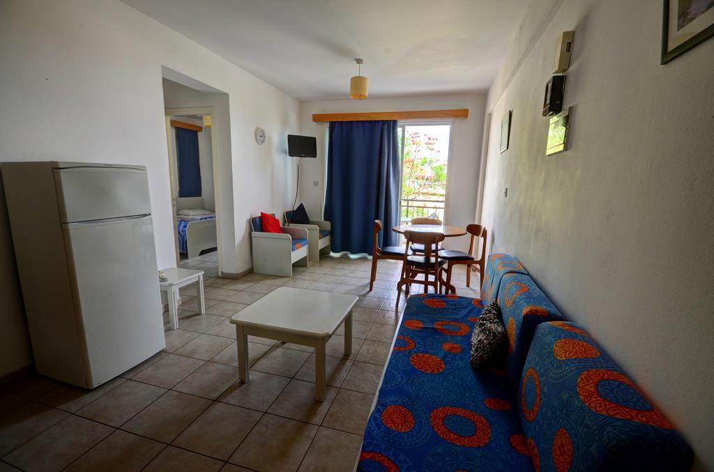 Renos Apartments Polis Buitenkant foto